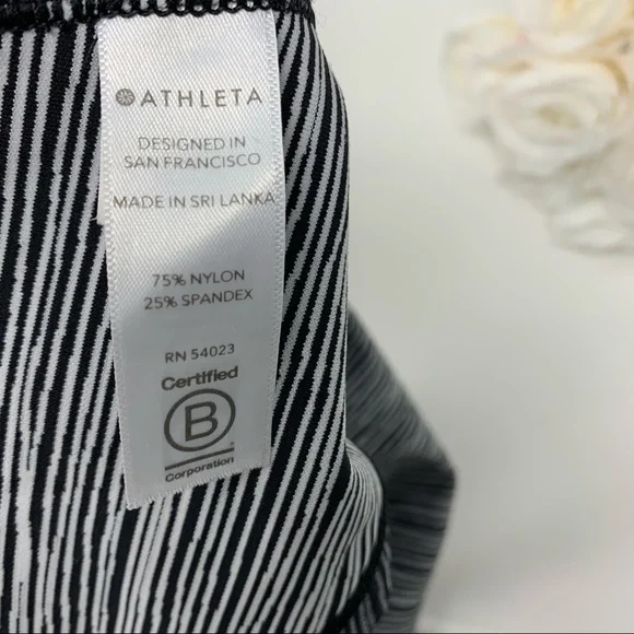 Athleta Ultimate Linear Lines Capris Pants - Picture 8 of 11